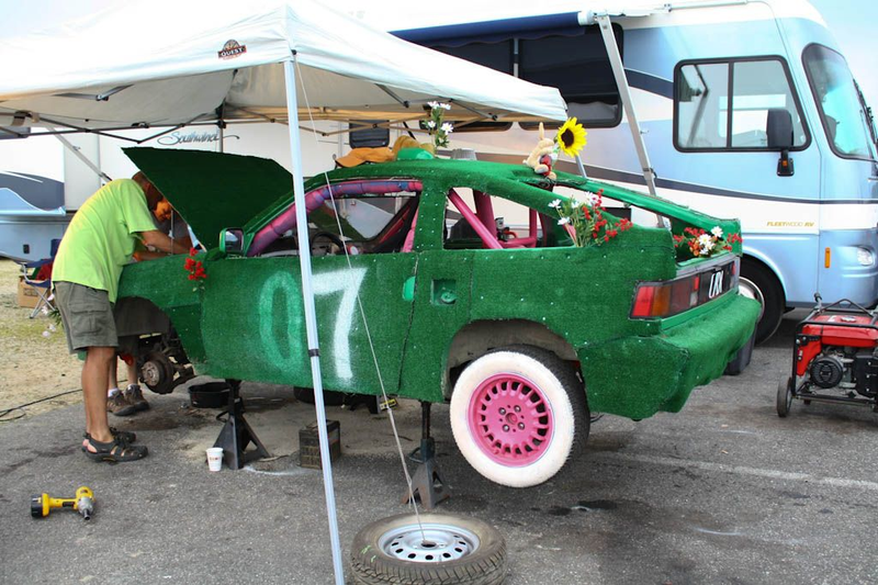 Illustration for article titled The 24 Hours Of LeMons New England 2009 Über Gallery, Part 4